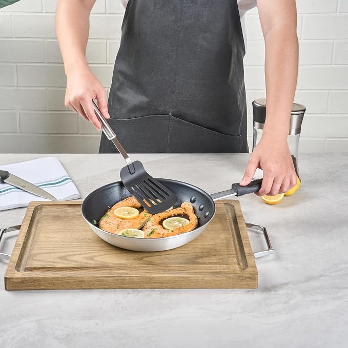 Restaurantware Nylon Slotted Turner - German Standard Large Kitchen Spatula with Stainless Steel Handle, Non-Stick Safe, Dishwasher Safe - Heat-Resistant Slotted Spatula for Eggs, Fish, All Purpose