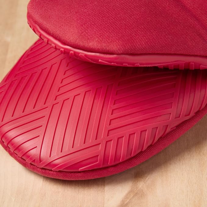 Town & Country Basics Basketweave Soft Silicone Mini Oven Mitt 2-Pack Set, Heat Resistant up to 500F, Flexible Silicone, Non-Slip Grip, Red, 5.5"x8"