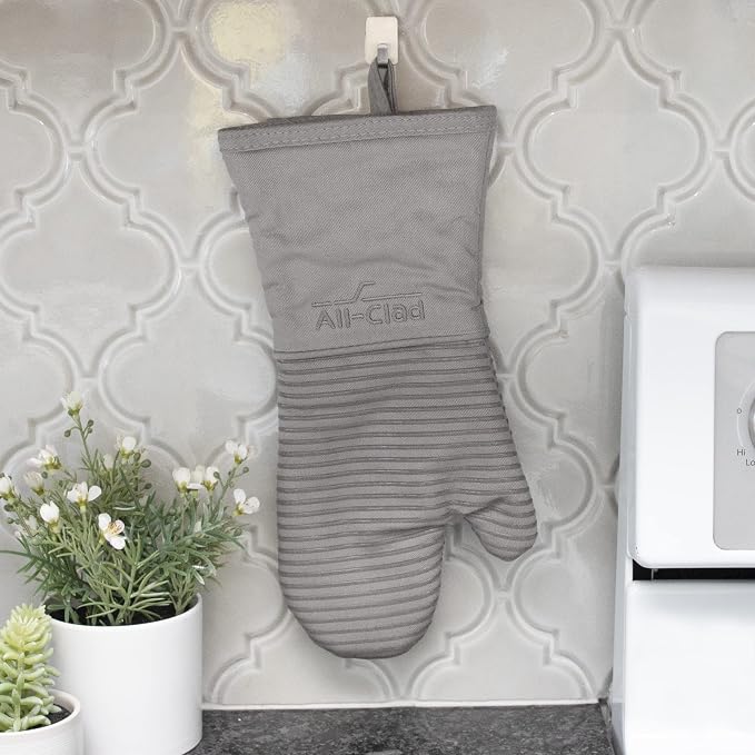 All-Clad Premium Silicone Oven Mitt: Heat Resistant to 500 Degrees - 100% Cotton & Silicone, 14"x7" Pot Holder for Kitchen and Barbeque, (1-Pack), Titanium Gray