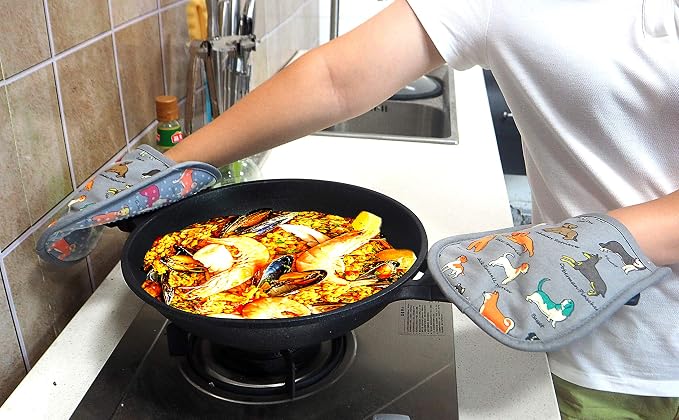 Pot Holders Set of 2 with Transparent Clear Silicone Shell and Nice Dog Printing Cotton Lining, Heat Resistant to 500 F Kitchen Oven Gloves Pot Holder for Cooking (Dog Flower, Potholders)