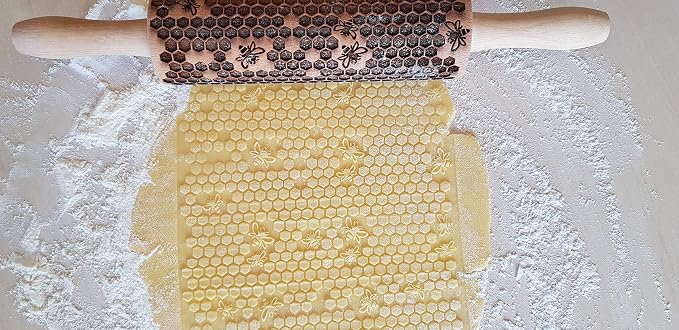HONEYCOMB EMBOSSING ROLLING PIN LASER ENGRAVED ROLLING PIN WITH BEES PATTERN FOR HOMEMADE COOKIES