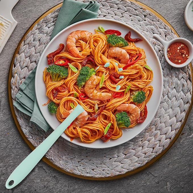 Spaghetti Spoon Set with Non-Slip Silicone Teeth, 12-Inch Non-Slip Pasta Spoon, Heat Resistant Kitchen Utensils with Storage Holes, Dishwasher Safe (green)
