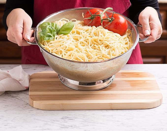 Bellemain 3 Qt Metal Colander with Handle | Pasta, Spaghetti, Berry, Fruit, Vegetable, Kitchen Food Strainer Basket | Premium Stainless Steel Colander Bowl | Pot Drainer for Cooking, Sifter Strainer