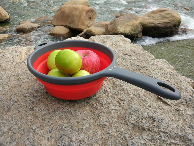 ZOER Kitchen Foldable Pasta Strainers,Collapsible Colanders with Handles,Space-Saver Folding Silicone Strainers Colander,Capacity of 2 quart (Red and Red)