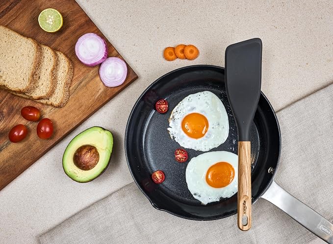 Zyliss Easy Lift Turner Oak Wood – Flexible Silicone Spatula with FSC Oak Handle, Heat-Resistant Head Safe for Non-Stick Cookware, Ideal for Flipping Pancakes Fish and Omelets, 464°F Safe 11.8"