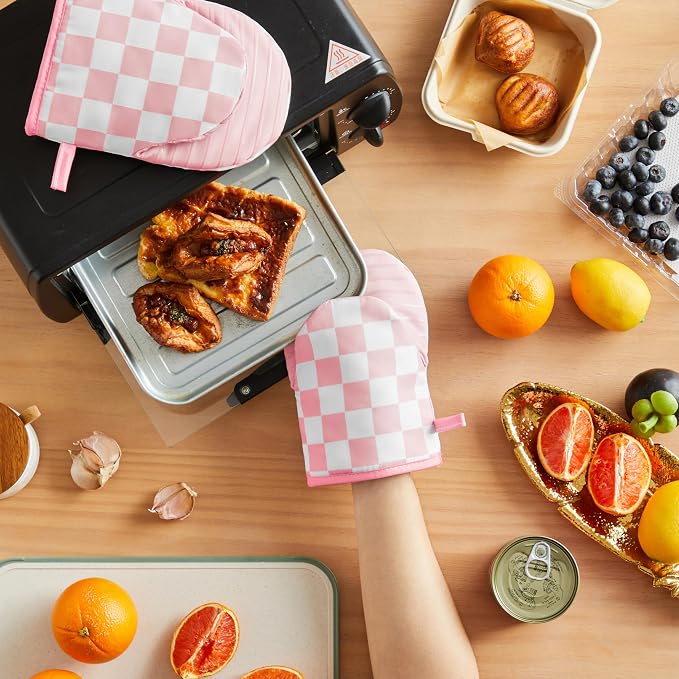 Ohocut Pink Checkered Mini Oven Mitts Heat Resistant, Vintage Retro Checkerboard Mini Silicone Oven Mitts Cute, Non-Slip Small Short Kitchen Oven Gloves Set of 2