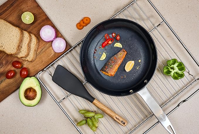 Zyliss Easy Lift Turner Oak Wood – Flexible Silicone Spatula with FSC Oak Handle, Heat-Resistant Head Safe for Non-Stick Cookware, Ideal for Flipping Pancakes Fish and Omelets, 464°F Safe 11.8"