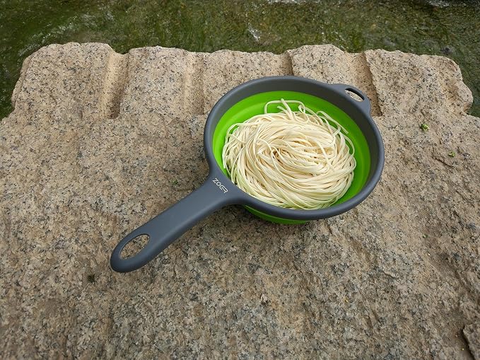 ZOER Kitchen Foldable Pasta Strainers,Collapsible Colanders with Handles,Space-Saver Folding Silicone Strainers Colander,Capacity of 2 quart (Green and Green)